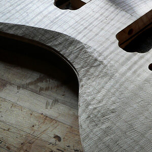 3267-guitarcarve2