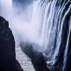 victoria-falls-close-to-the-zimbabwezambia-border_52973673574_o.jpg