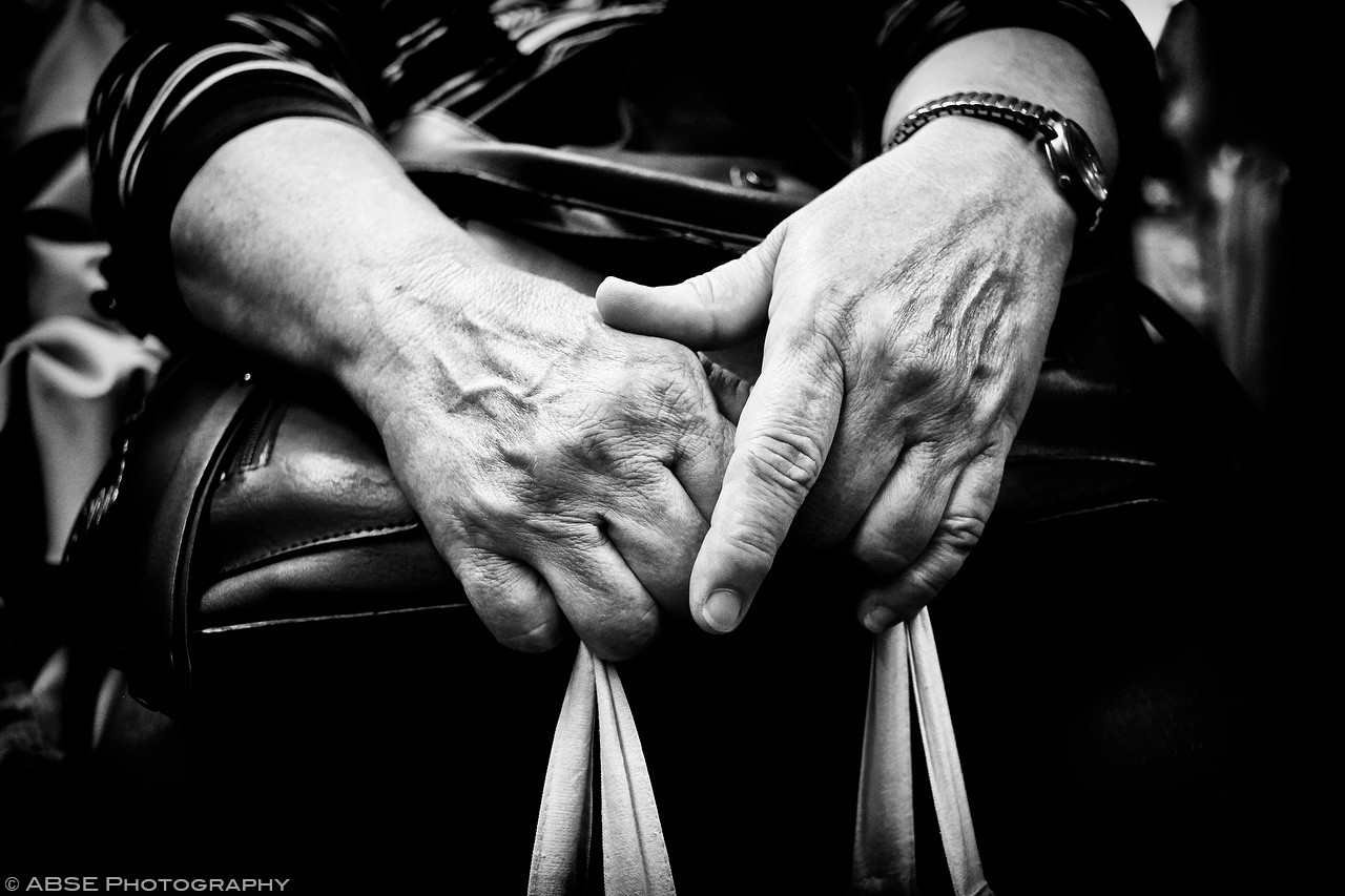 hands-project-munich-2017-september-black-and-white-ubahn-transport-candide-2.jpg