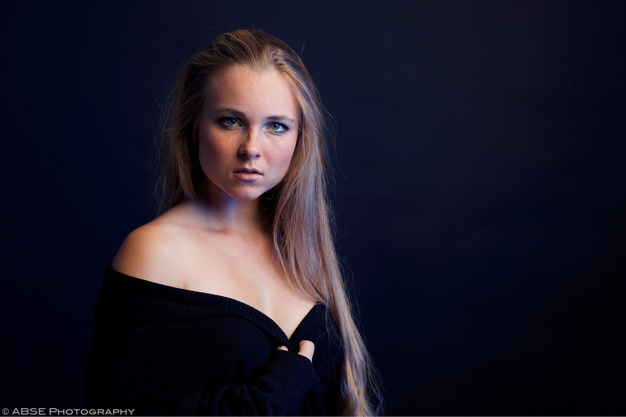 aurora-nordica-portrait-studio-blue.jpg