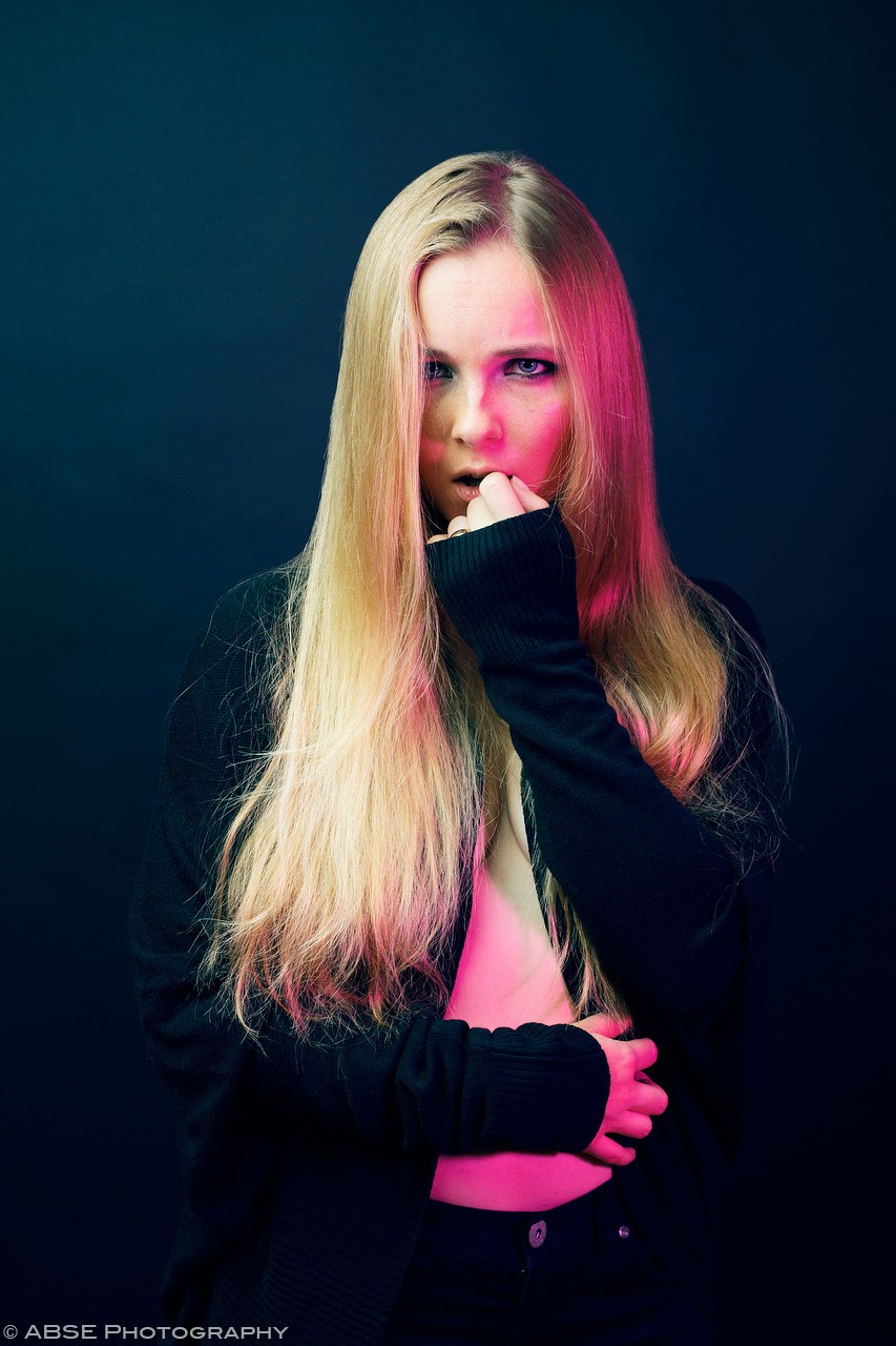 aurora-nordica-portrait-studio-magenta-blue.jpg