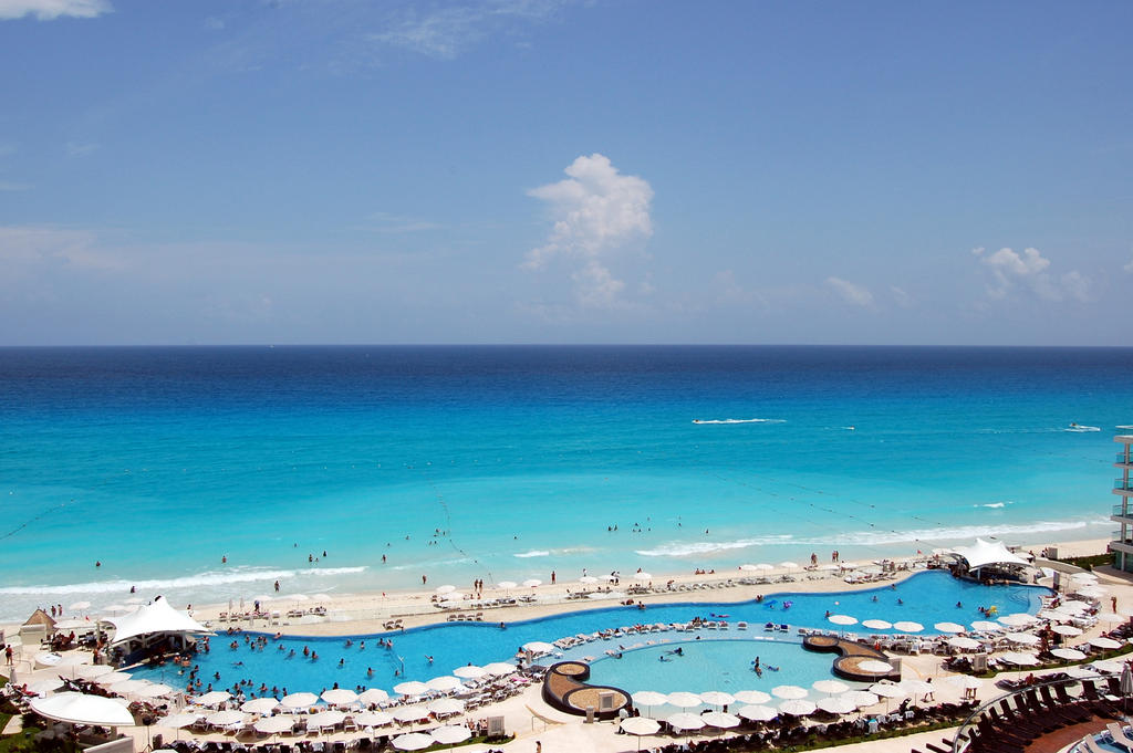 Cancun_Palace_Resort_by_Dominick_AR.jpg