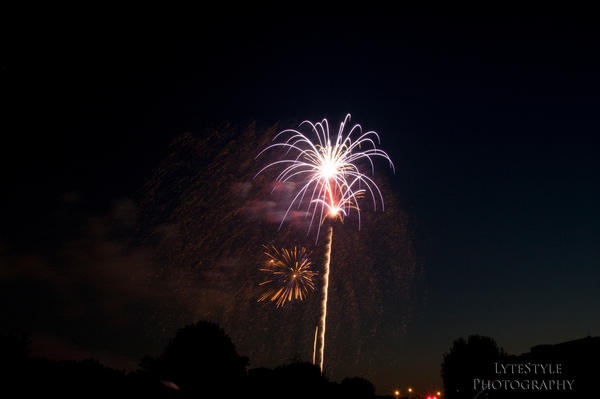 fireworks_3_by_LytestylePhotography.jpg