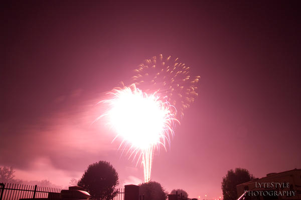 fireworks_9_by_LytestylePhotography.jpg