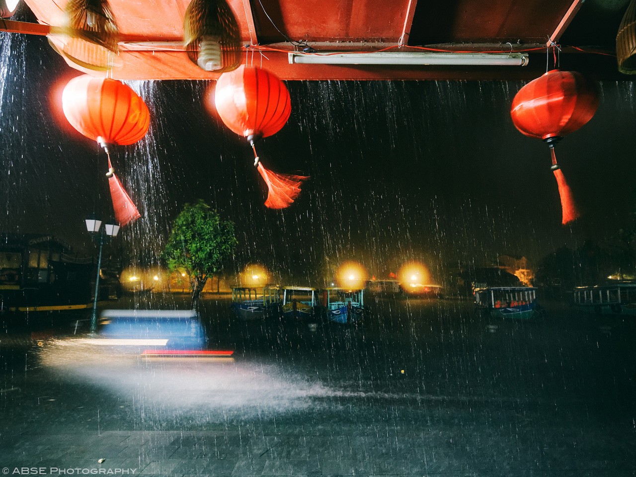 hoian-hoi-an-vietnam-water-flood-light-night-shot-long-exposure-scooter.jpg