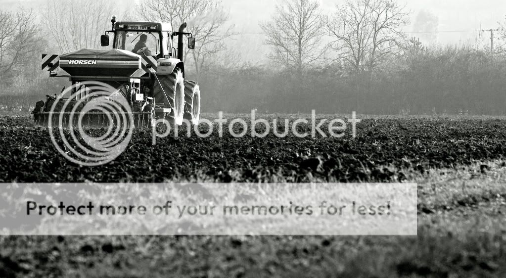 Tractorinthemist21.jpg