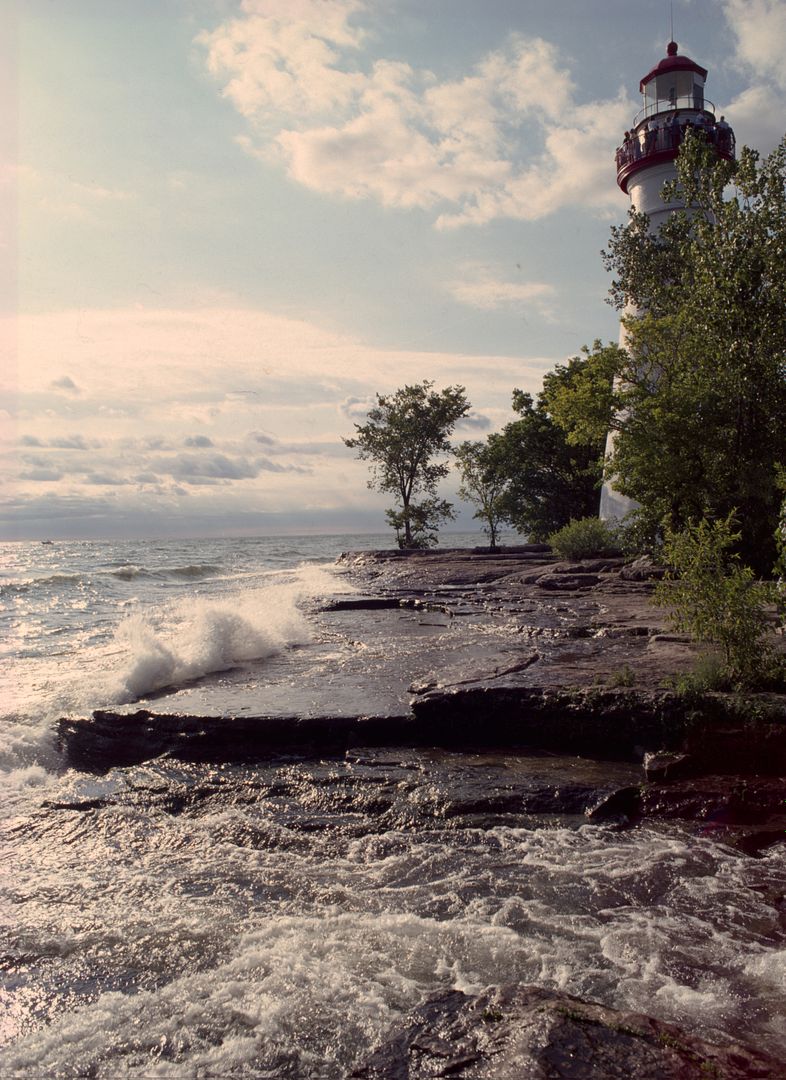 Marblehead%20Lighthouse%20Waves%20Breaking_zpsm4b3v5hf.jpg