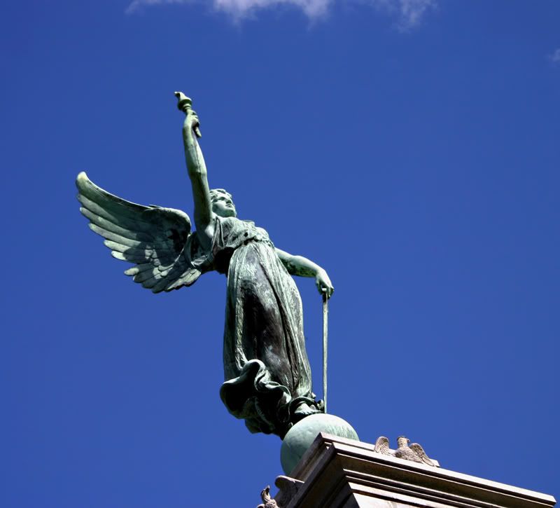 statue2.jpg