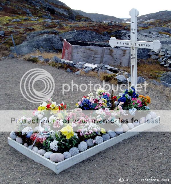 49-Gravenevarpyntetmedplastikblomster.jpg