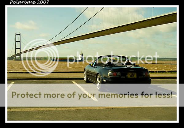 Lucyatthehumberbridgecopy.jpg