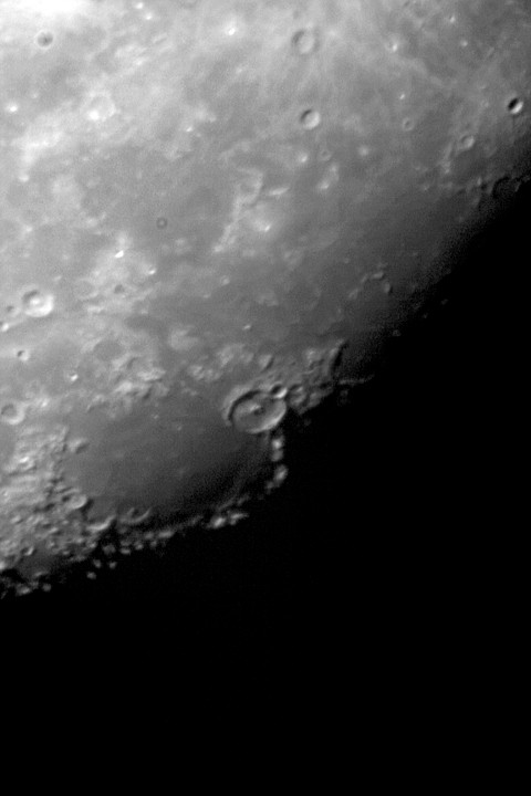 Crater_Bullialdus_within_Mare_Nubium_and_Humorum.jpg