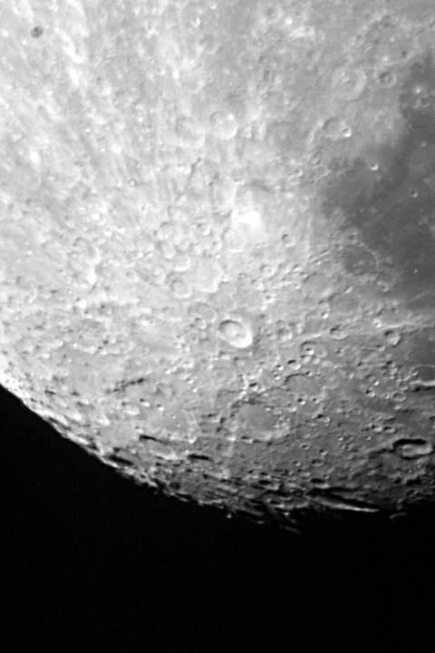 Crater_Tycho_in_Lunar_Highlands.jpg