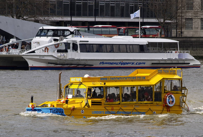 DUKW%2C%20Thames.jpg