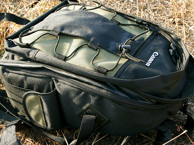 800px-Canon-Deluxe_Backpack-200-EG.jpg