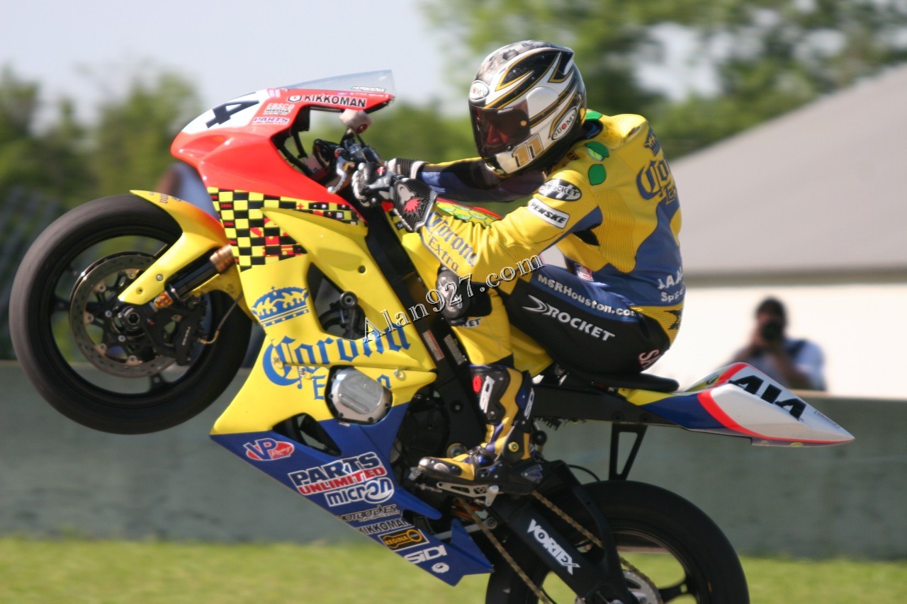 Michael%20Sanchez%20Wheelie%203.jpg