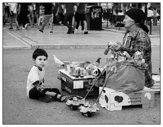 $Con su abuela para  la  suprevivida cotidiana....webp