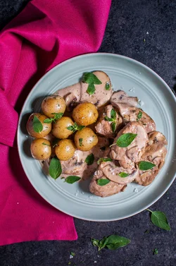 porkcreamyportobellosauce1.webp