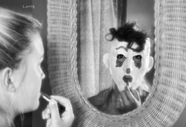 clown dummy iris mirror sigg.webp