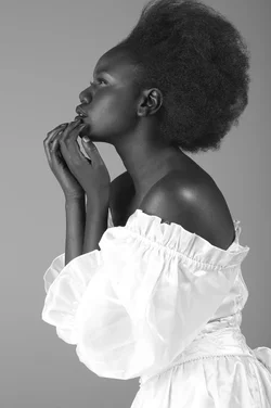 $Diana bacl and white.webp