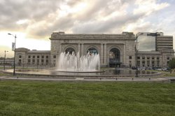 $union_station_with_fountains_kanas_city_by_samspade1941-d58is6r.jpg