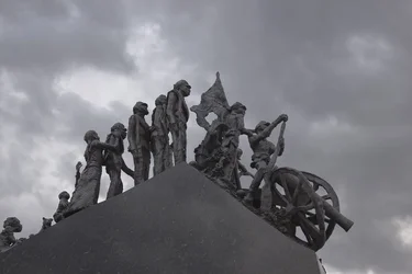 $statue1.webp $statue1.webp