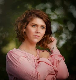wife_model_green_small_edit.webp