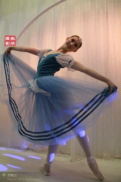 $show girl (4).webp