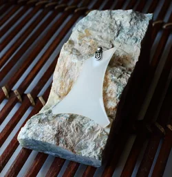 jade pendant.371.webp