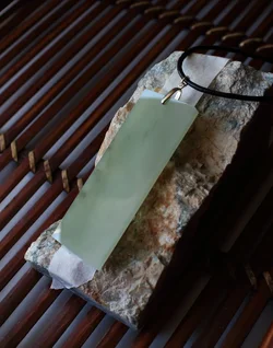 jade pendant.501.webp