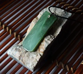 jade pendant51.webp