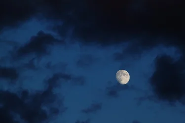 $Moon_small_8886.webp $Moon_small_8886.webp