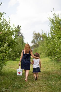 $Brookfield-Orchards-Family-Photographer-My-Girls-104.jpg