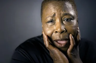 CAT 4122 CD171 GRIEVING BLACK WOMAN.webp