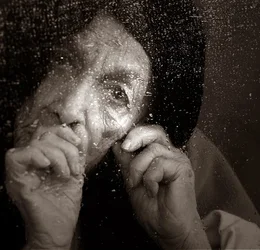 CAT 6583 CD231 ELDERLY WOMAN.webp