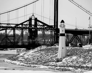 _AAA1880300mm_lighthouse_riverfront.webp