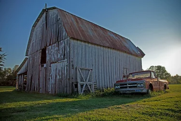 $old barn truck 2.webp