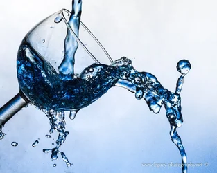 $Overflowing glass - 5.webp