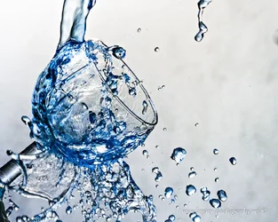 $Overflowing glass - 11.webp