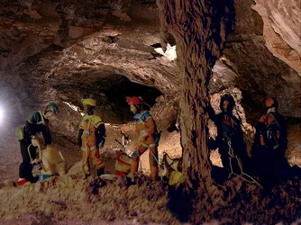 $CuevaEspaleologos.webp $CuevaEspaleologos.webp