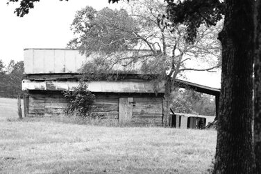 $barn 1 blk and white 4x6.jpg