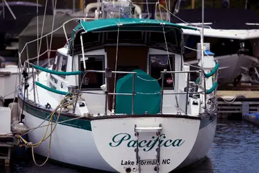 boat red.webp