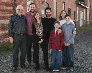 $11.21.12 Family Shoot- The Burrows 2012 Family Foto Compressed (1 of 1).webp