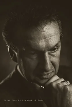 $writer_700_sepia tone.webp