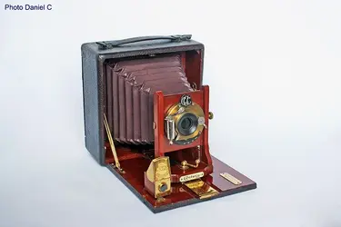 Century Camera Co - Century model A small 001.jpg