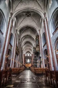 $HDRchurch-1_HDR.webp