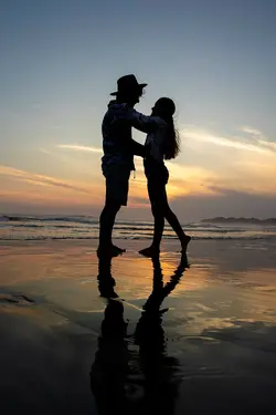 romantic couple in Acapulco Mexico.webp