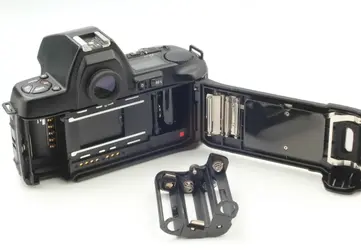 NIKONF801S REAR.webp