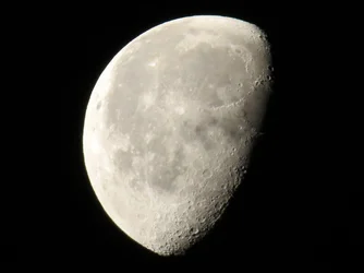 $highres-canon-powershot-sx50-hs-moon-cropped_1349502440.webp