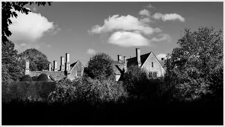 P1000239-GreatChalfieldManor-Atworth-Melksham-Wiltshire-BW.webp
