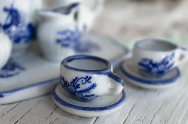 $tea_set_2.webp